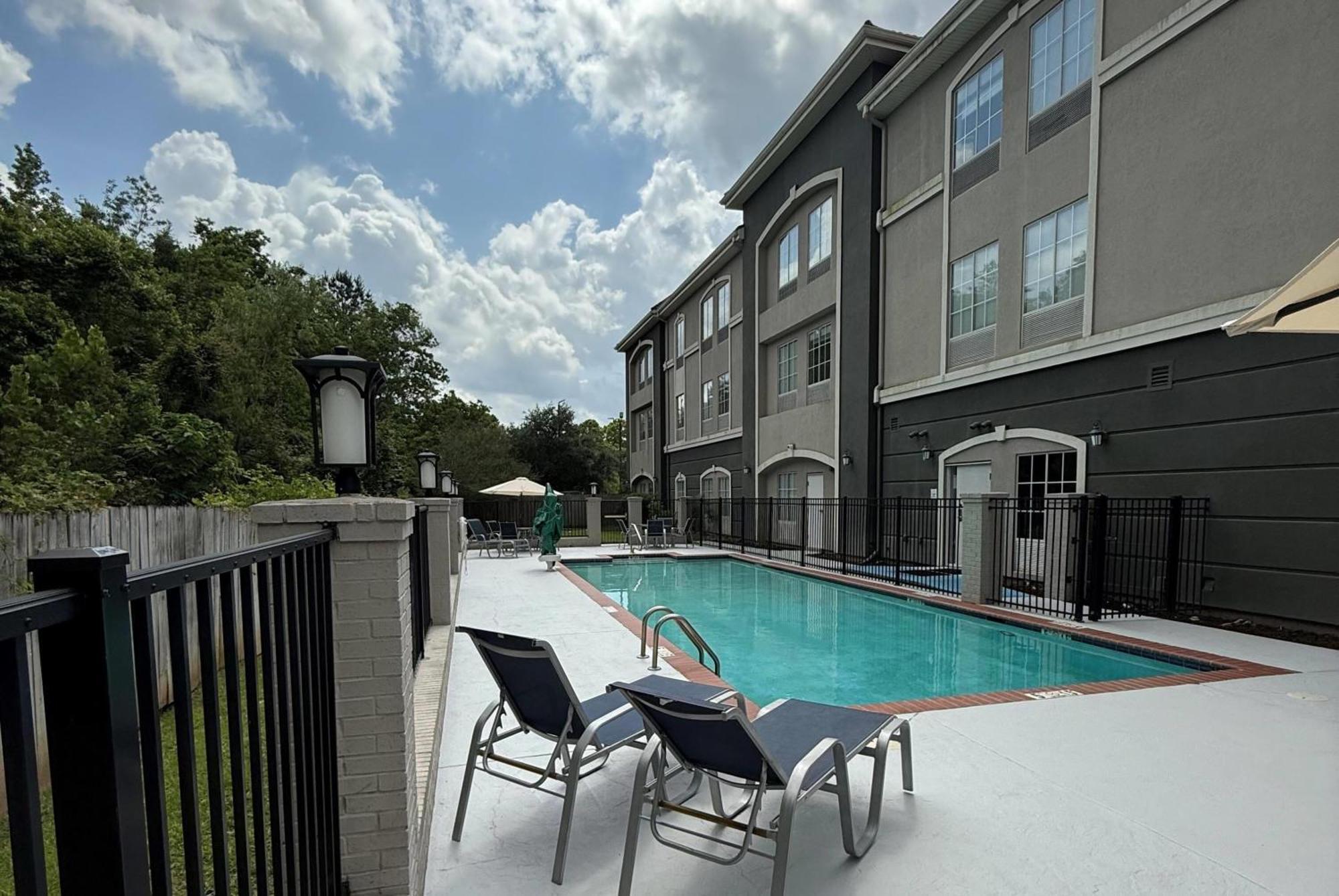 La Quinta By Wyndham Baton Rouge Denham Springs Hotel Exterior photo