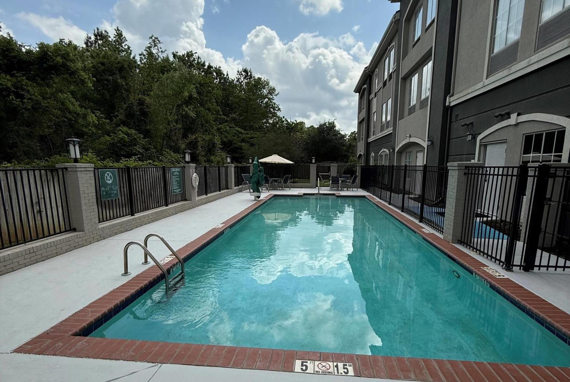 La Quinta By Wyndham Baton Rouge Denham Springs Hotel Exterior photo