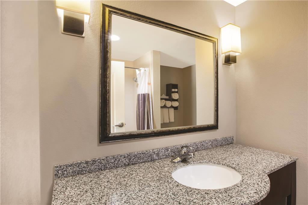 La Quinta By Wyndham Baton Rouge Denham Springs Hotel Room photo