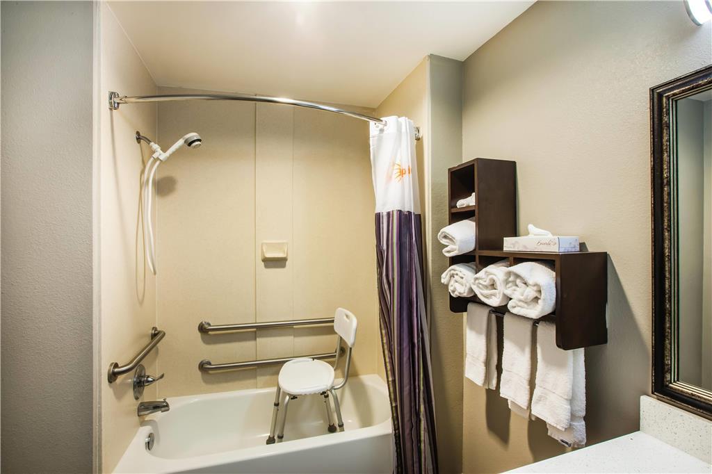 La Quinta By Wyndham Baton Rouge Denham Springs Hotel Room photo