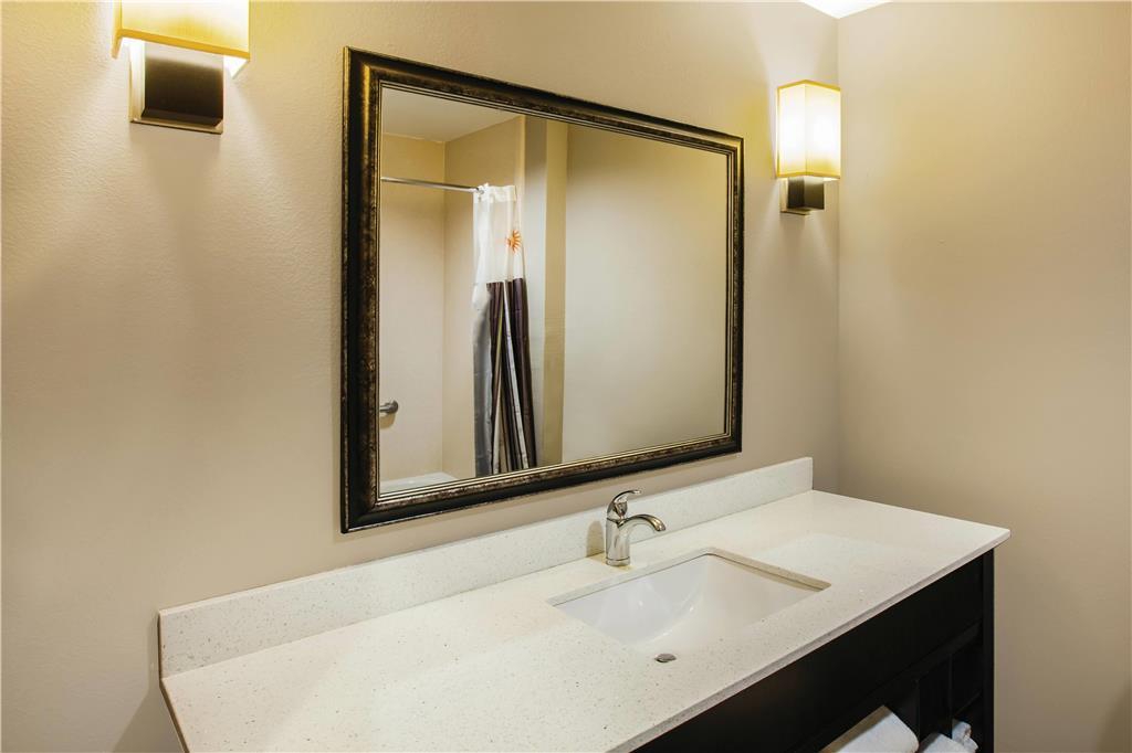 La Quinta By Wyndham Baton Rouge Denham Springs Hotel Room photo